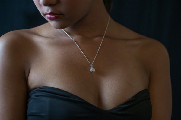 Collier pour robe bustier : les meilleurs choix