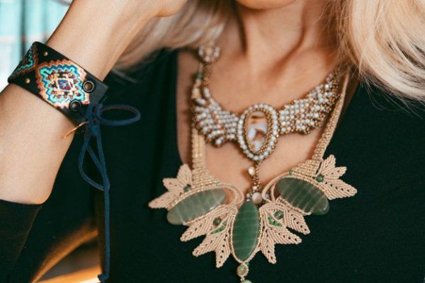 Collier fantaisie : pour quel évènement le porter ?