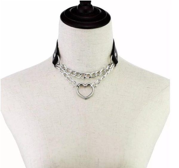 Osez le choker cette saison, un accessoire vintage de nouveau au devant de la scène !